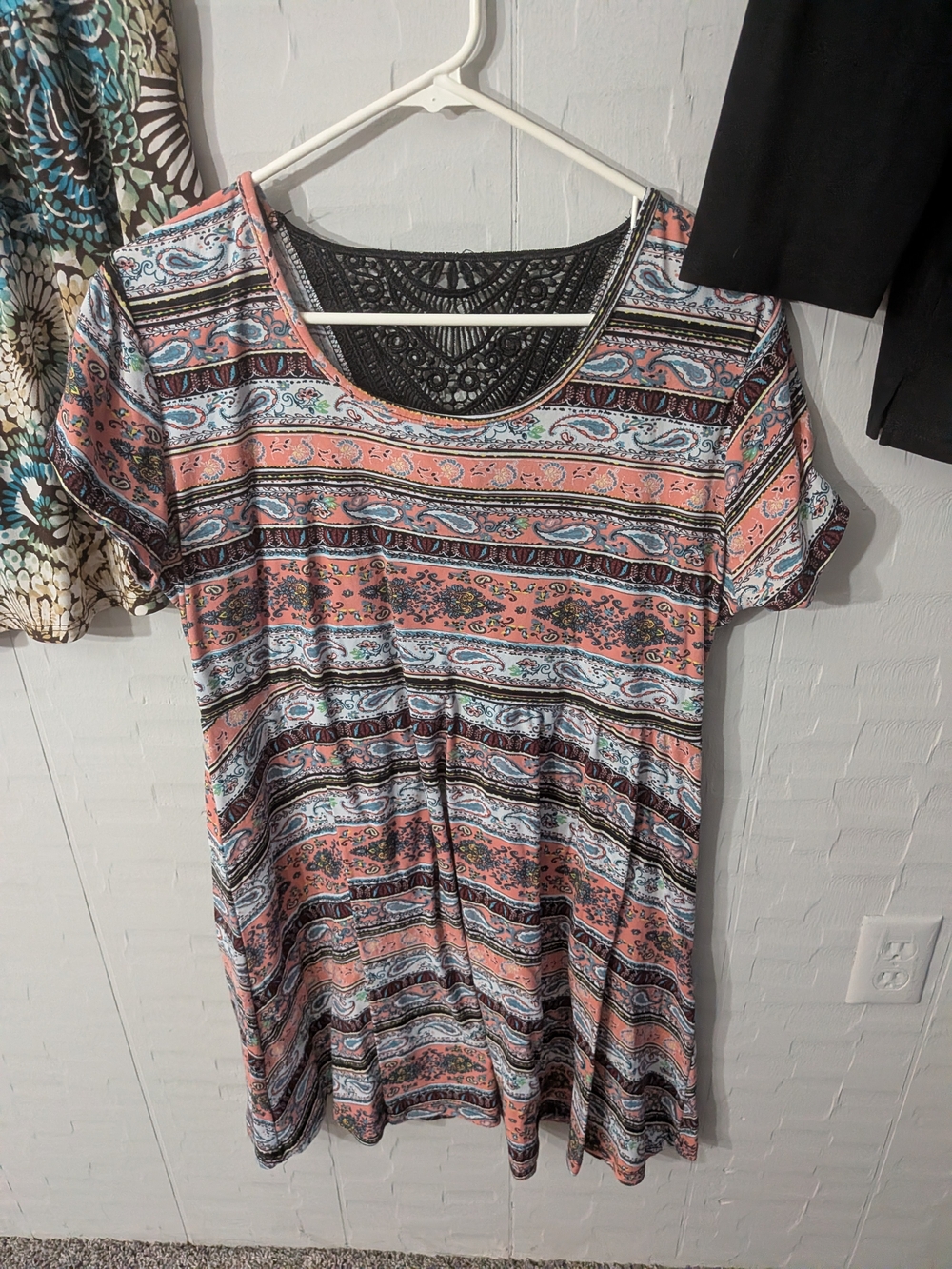 Women's Coral Paisley Short Sleeve Top with Lace Back